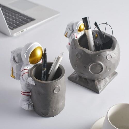 Desk Planet Astronaut Pen Holder Figurines Interior Decoration Bookshelf Office Cosmonaut Statues Gift For Man Boyfriend
