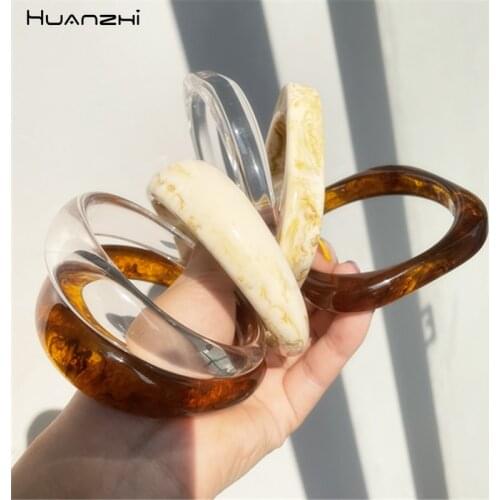 HUANZHI 2021 New Transparent Resin Acrylic Vintage Geometric Round Irregular Bracelet for Women Girl Party Travel Jewelry Gifts