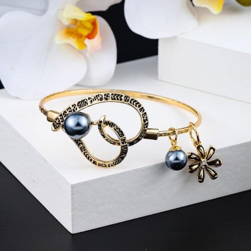 New Design Hawaiian Trendy Bangle Fashion Samoan Jewelry Polynesian Heart Flower Leaves Pearl Bracelets Bracelet for Women Party