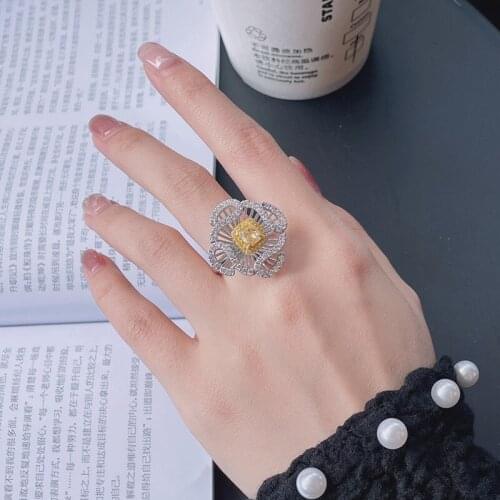 Europe America Luxury Flower Rings Inlay Yellow Crystal Zircon Hollow Petals Geometry Jewelry For Women Wedding Cocktail Party