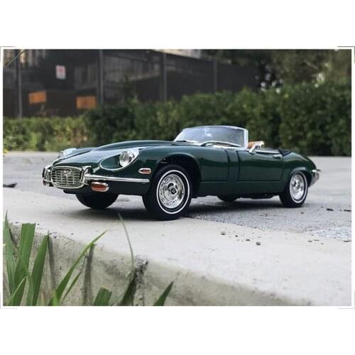 Road Signature 1/18 For Jaguar E-TYPE Roadster 1971 Diecast Car Model Toys Gifts Green For Display Ornaments