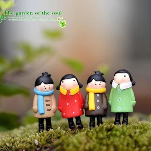 ZOCDOU 2Pieces PVC and Women Boy Girl Brother Sister Winter Pupil Small Statue Little Figurine Crafts Figure Ornament Miniatures