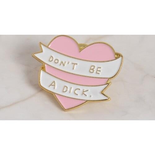 Pink Love Heart Brooch Cloth Denim Shirt Badges Alloy Enamel Pins Broches for Men Women Badge Pines Brooches Jewelry Accessories