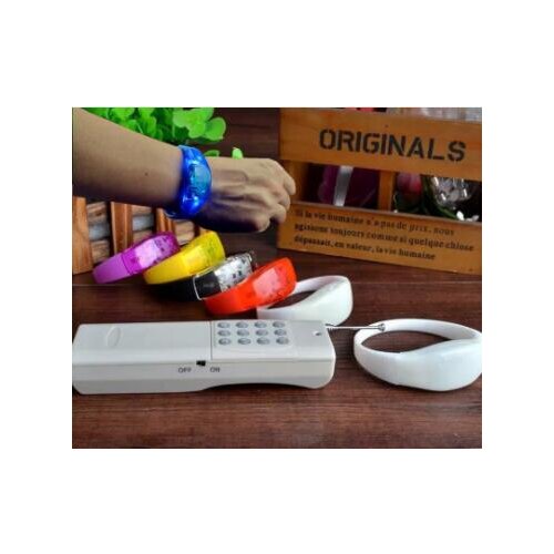 150pcs/Lot Led Flash Illuminated RGB Color Changing Bracelets with 12 Keys Remote Control For Holiday Party Event Decor lin4618