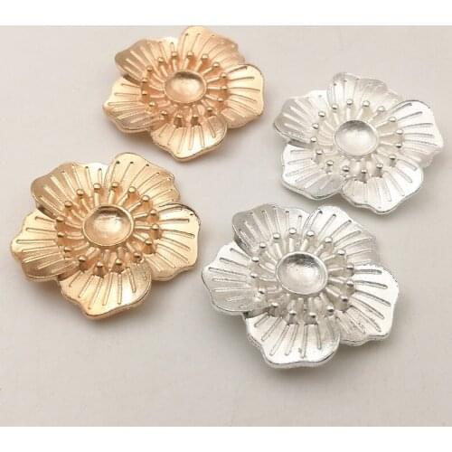 SIXTY TOWFISH 5 Pieces 33mm Alloy Ancient Retro Style Materials Flower Charms