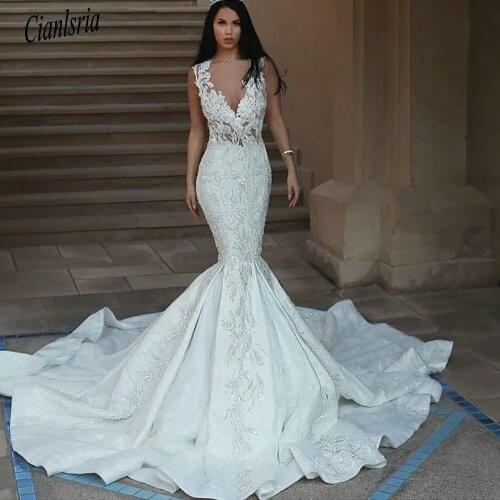 Charming V-Neck Floral Appliques Lace Arabic Mermaid Wedding Dress Sleeveless Illusion Back Dubai Bridal Gown Vestido De Novia