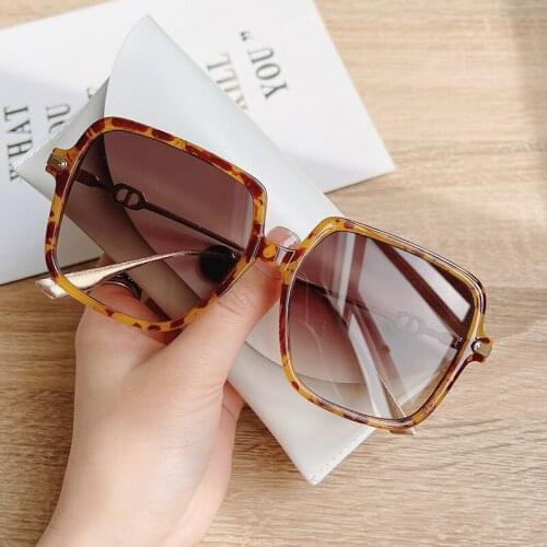 New Classic Fashion Brand Design Womens Sunglasses Vintage Luxury Men Sun Glasses Metal Small Frame Gradient Glasses Uv400