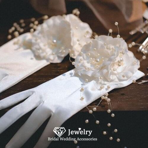 CC Romantic Gloves Wedding Accessories for Women Bridal Dress Engagement Jewelry Short Pearl Wrist Length Mittens Satin AN186