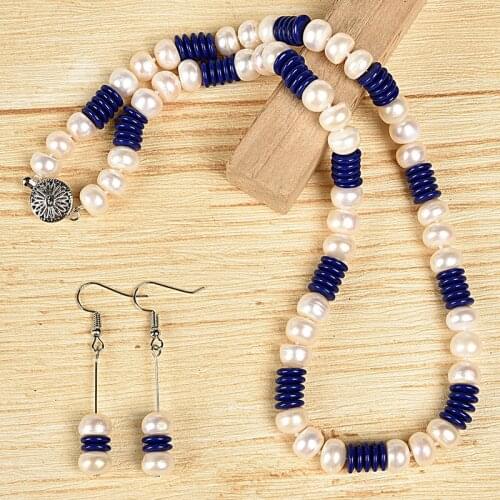 A round blue-and-white jewel Pearl or Resin necklace and Combination of two shapes and colors