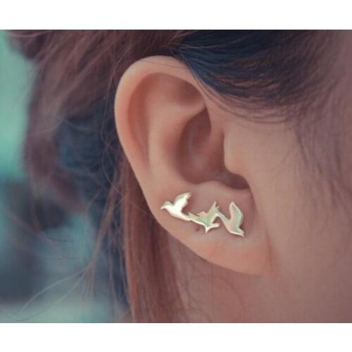 Oly2u Tiny Dove Ear Crawler Earrings Cute Animal Bird Ear Climbers Stud Earrings for Women Girls New Year Gift boucle d'oreille