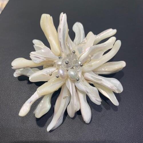 Natural sea shell flower brooch & pendant double use handwork fashon women jewelry free shipping randomly send