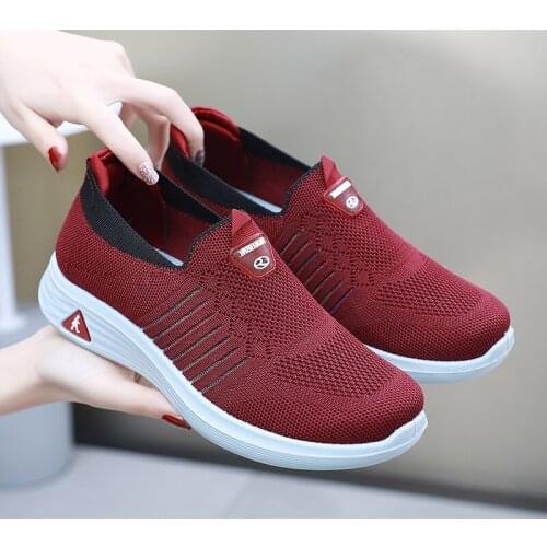 Flying Woven Breathable Female Running Shoes Women Casual Mother Sports Shoes Ladies Soft Bottom Mesh Slip-On Mesh Solid Shallow