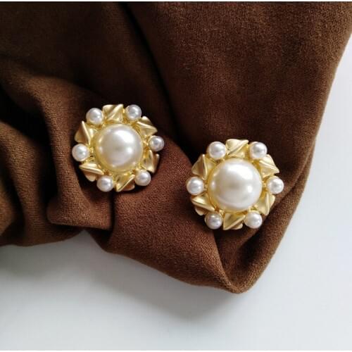 Baroque Retro Geometric Round Pearl Ear Clip on Earrings No Piercing Women Vintage Similated Pearl Sun Flower Ear Clips Earrings