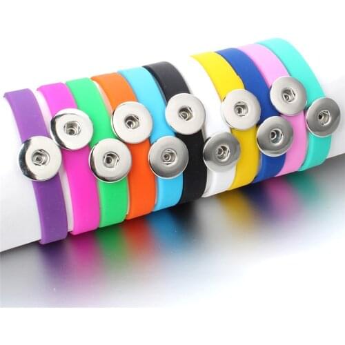 Hot Sale New 12 Candy Colors Silicone Wristband Bracelet Fit 18MM Snap Bracelets For Women Men DIY Button Jewelry ZE579