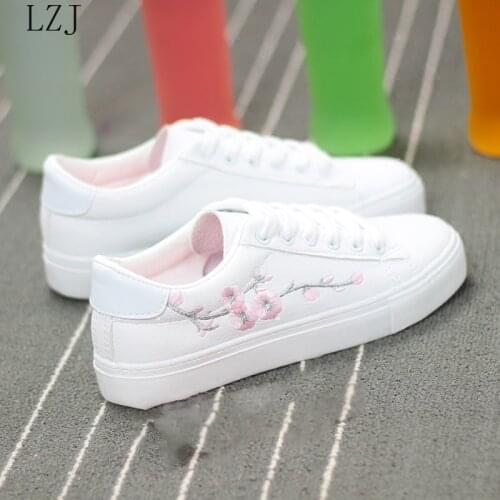 White Casual Sneakers Flats Women Canvas Shoes Spring Autumn Lace-up Flower Casual Ladies Shoes Woman Tennis Feminino