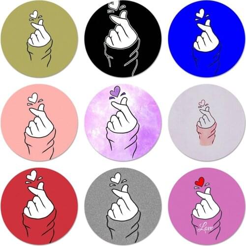 Love on the finger kpop heart Icons Pins Badge Decoration Brooches Metal Badges For Clothes Backpack Decoration