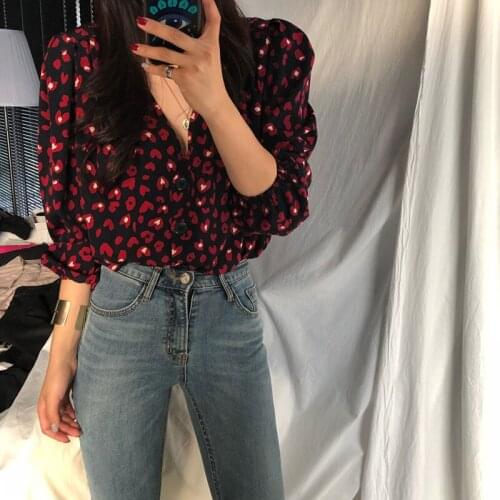 2021 New Vintage Design Small Group Chiffon Shirt Female Summer Seven-point Lantern Sleeve V-neck Shirt Single Breasted