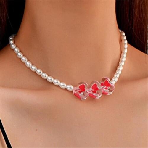 Bohemian Style Pearl Choker Necklace Resin Red Heart-Shaped Beaded Necklace Elegant Womens Party Jewelry