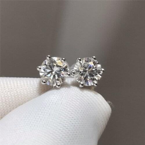 100% Real 18K White Gold Excellent Round Cut 0.5 Carat Diamond Test Passed D Color Moissanite Stud Earrings Female Party Jewelry