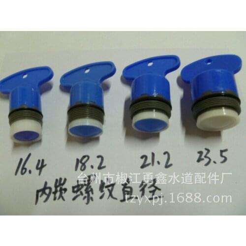 Faucet honeycomb built-in thread bubbler outlet