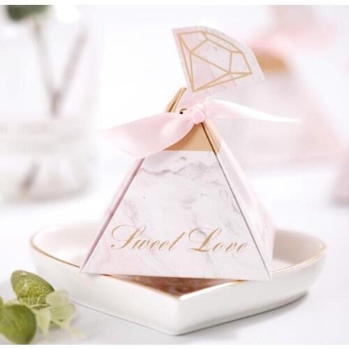 100 Pcs Marble Style Triangular Pyramid Wedding Favors Candy Boxes Bomboniera Giveaways Box Wedding Party Gift Box Chocolate Box