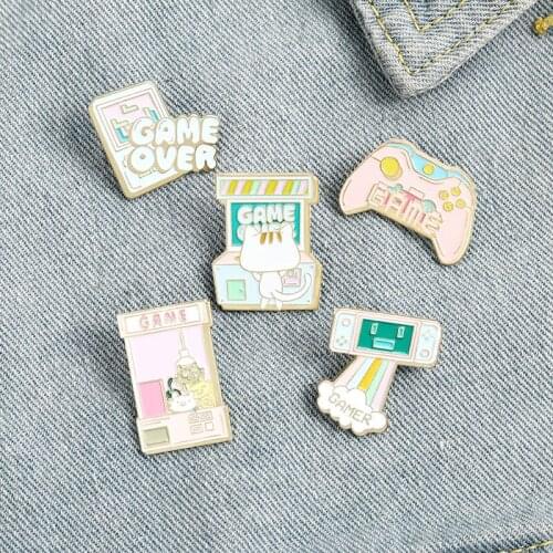 Creative Cartoon Mini Version Game Console Jewelry Brooch Personality Doll Machine Kitten Play Game Paint Backpack Shirt Badge