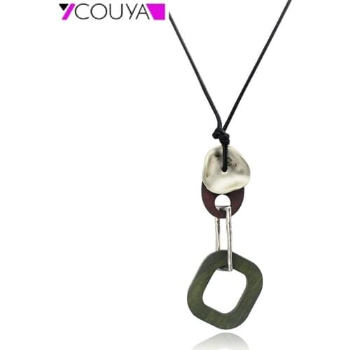 Women Wood Pendant Necklace Metal Circle Retro Bohemia Necklace Charm Women Clothes Accessories National Style Handicrafts