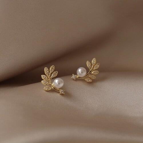 Small Leaf Ear Stud 2020 New Style Exquisite Simple Temperament Earrings Small Mori Ear Stud Female