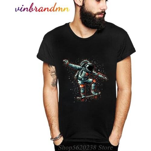 Fashion Mens t-shirt 100% cotton astronaut play the skateboard Graphic print short sleeve design men T-shirt