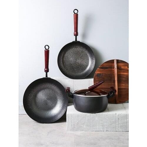 Hand forged iron household Chinese wok uncoated electromagnetic gas stove frying saute pan skillet wooden lid non-stick pot set