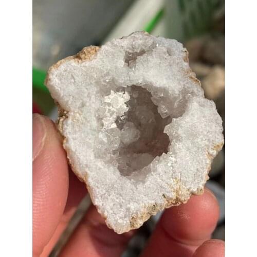 40-60mmmm Natural agate cave mineral samples contain clean crystal clusters, very beautiful small stones