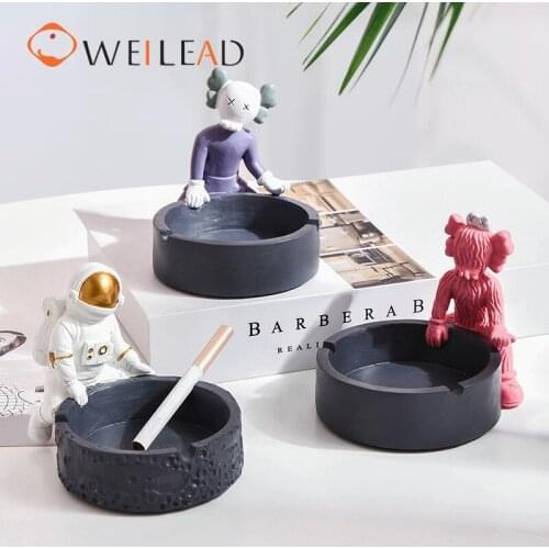 WEILEAD Resin Astronaut Desktop Ashtray Creative Modern Nordic Figure Statue Interior Funny Office Study Decoration Accessories