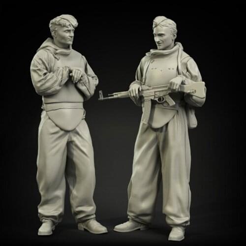 1/35 Scale WWII Soviet Assault 2 Soldiers Miniatures Modelling Unpainted DIY Assembling WW2 Static Resin Figure Model Kits