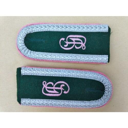 WWII WW2 German Grossdeutschland Unterofficer shoulder boards.Pink piping on Dk Grn