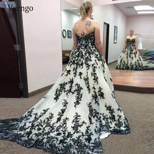 Verngo Vintage Gothic Black and White Wedding Dresses Plus Size Sweetheart Sweep Train Country Bride Gowns Custom Made