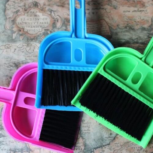 Pet rabbit supplies clean mini spade suit (small broom + small dustpan) color random 60 g