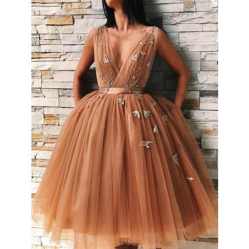 V Neck Backless Appliques Champagne Prom Gown Short Graduation Homecoming Dresses 2021 Puffy Tulle Cocktail Party Dresses