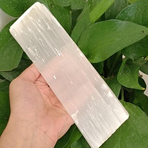 Crystal gypsum crystal pillars and nitrite crystal pillars