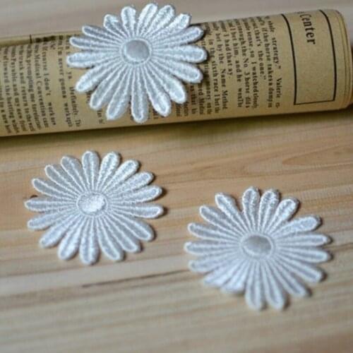 30Pieces 5cm Water Soluble Off White Embroidered Polyester Venise Floral Motif DIY Sewing Applique Trim For Wedding Dress