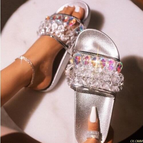 Factory direct 2020 new women crystal inlaid bright shiny non-slip rubber flip flop Fashionable/durable outdoor home slippers