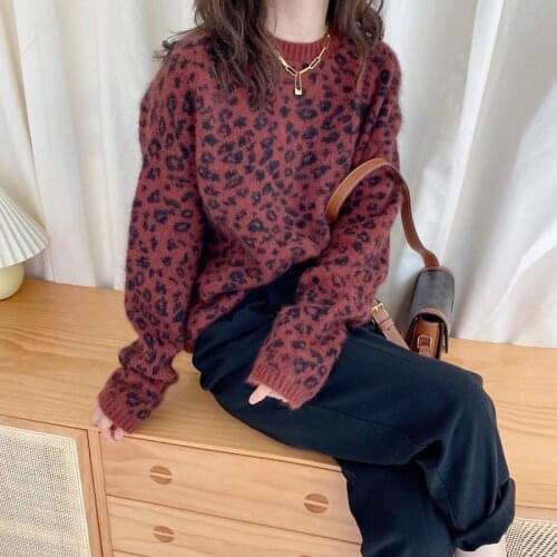 2021 new European womens fashion leopard sweater womens autumn and winter thickened knitwear trend