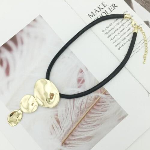 Three Lrregular Round Pendant Necklace Fashion Alloy PU Rope Chain Choker Necklace