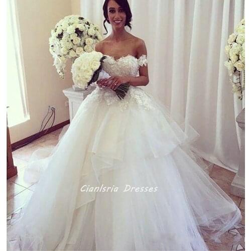 Romantic Ruffles Tiered Off The Shoulder Dubai Arabic Ball Gown Wedding Dress Sweetheart Appliques Lace Sleeveless Bridal Gown