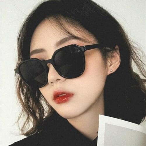 2019 Vintage Sunglasses Woman Retro Square Thin Shadow Sun Glasses Shades for Women Sunglasses Men Round Luxury Designer