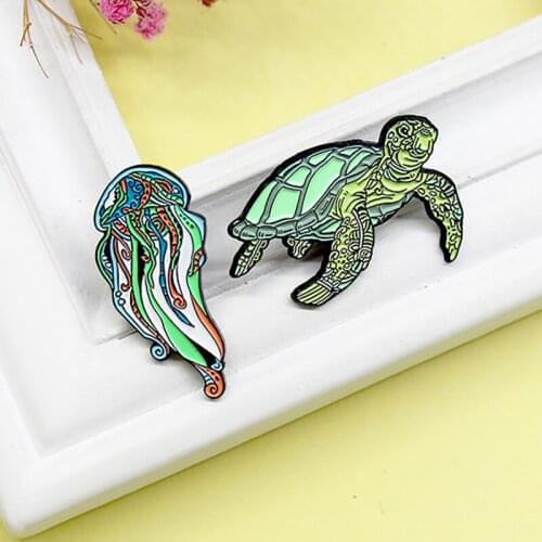 Sea Turtle Jellyfish Lapel Pin Marine Animal Enamel Pin Colorful Jellyfish Green Tortoise Fashion Custom Badge Gifts For Friend