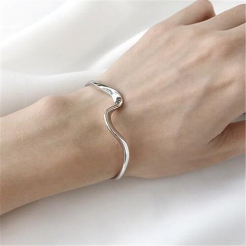 HUANZHI 2019 New Trend Simple Bending Water Pattern Wave Arc Opening Bracelet for Women Girls Party Jewelry Gift