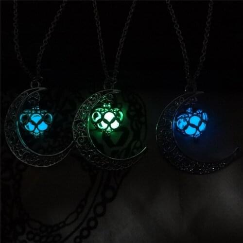2017 Glow In The Dark Pendant Necklaces Crescent Moon Chain Necklaces Hollow Moon & Heart Glowing Necklace Women Gift