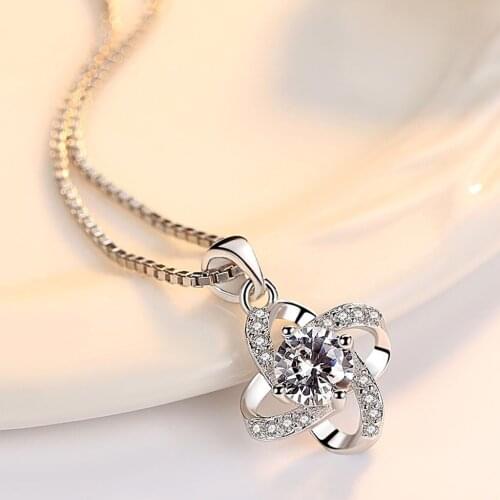 Women Elegant Necklace Fashion Silver Plated Hollow Crystal Pendant Necklace Rhinestone Pendant Necklaces Jewelry Accessories