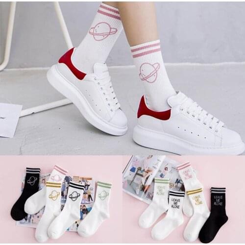 2019 New Korea Harajuku Fashion Casual Women Men Art Socks Hip Hop Leave Me Alone Socks Cotton Female Skateboard Letter Sock