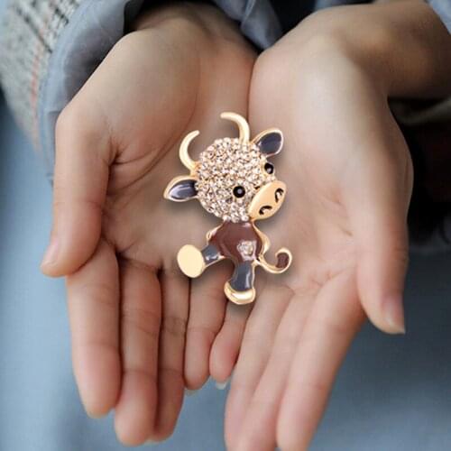 Rhinestone Lovely Cattle Brooches Women Men Enamel Animal Party Causal Brooch Pins Gifts
